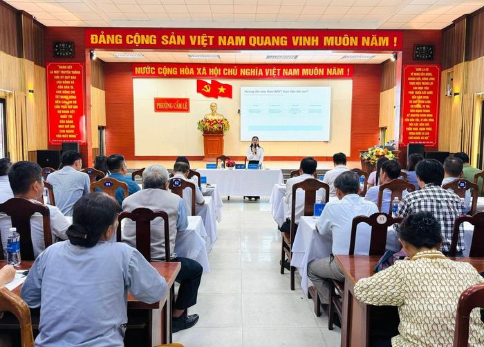 Hội nghị đối thoại với hộ nghèo, hộ cận nghèo. Ảnh: Lê Đô.
