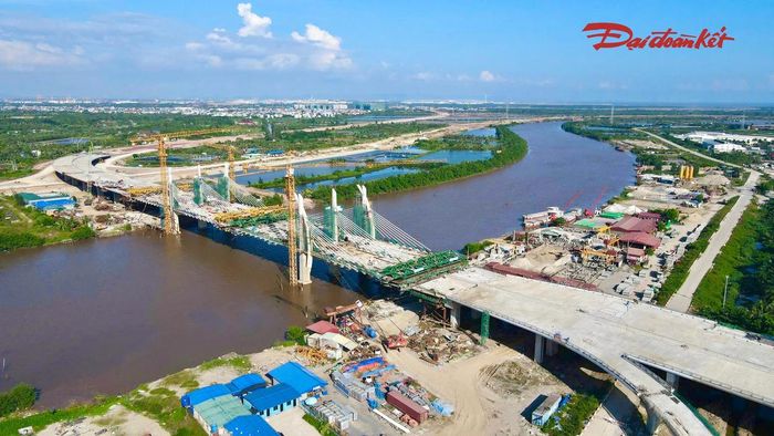 Tuyến đường vành đai 2 Hải Phòng, đoạn Tân Vũ – Hưng Đạo – Bùi Viện, được UBND thành phố Hải Phòng khởi công từ tháng 3/2025. Đây là dự án giao thông cấp đặc biệt, có tổng chiều dài 11km và tổng mức đầu tư hơn 8.500 tỷ đồng từ ngân sách địa phương.