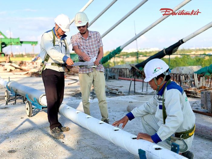 Theo đại diện Ban quản lý dự án, khi hoàn thành, cầu Hải Thành sẽ là cây cầu đầu tiên tại Hải Phòng được trang trí đèn LED với công nghệ hàng đầu châu Âu trên hệ thống dây văng.