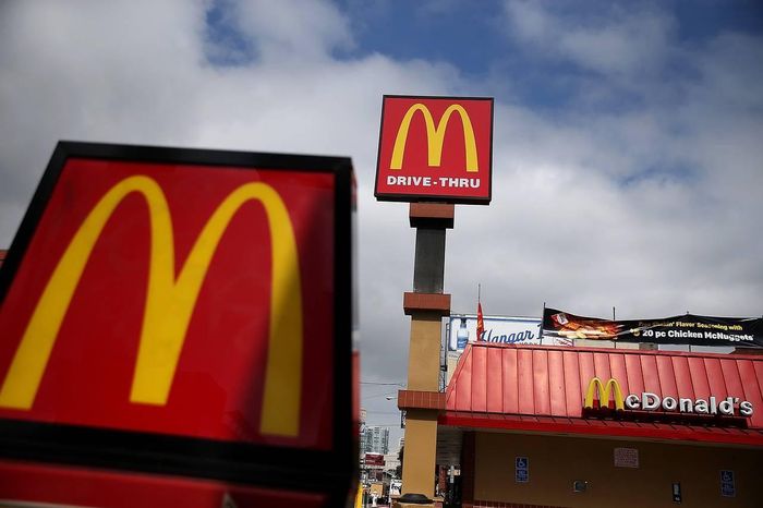 McDonald's thu lớn từ hoạt động cho thuế bất động sản. Ảnh: WSJ.
