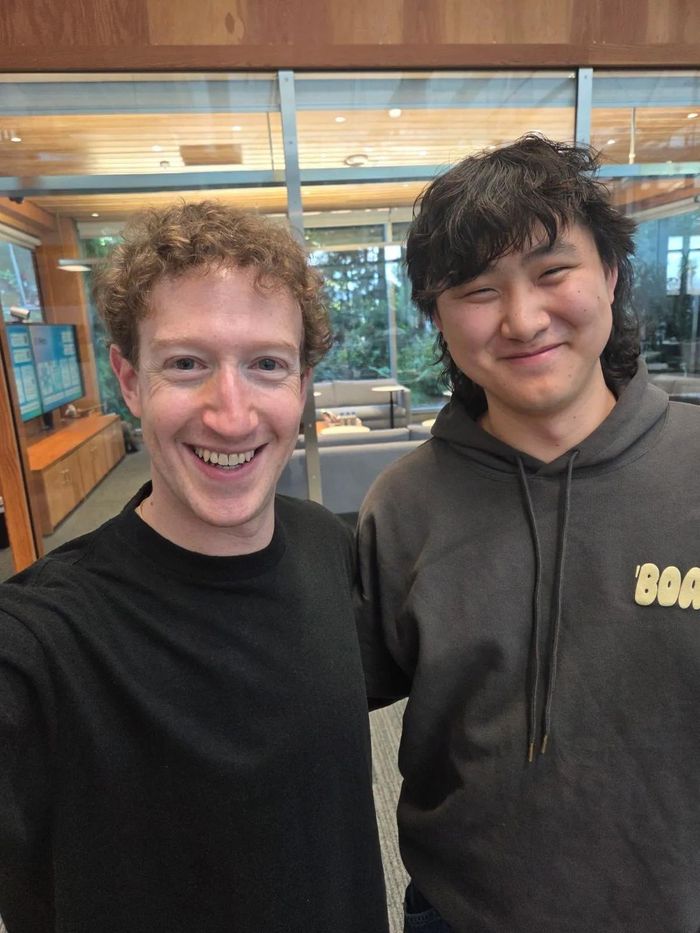  Mark Zuckerberg (trái) và Alexandr Wang. Ảnh: Threads/Zuck. 