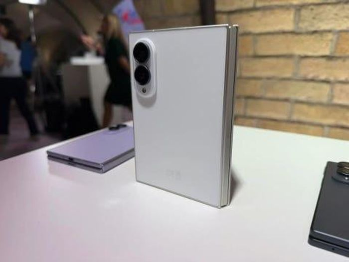 Galaxy ZFold 8 tăng 16% trong bối cảnh iPhone Duo sắp ra mắt. Ảnh: Forbes.
