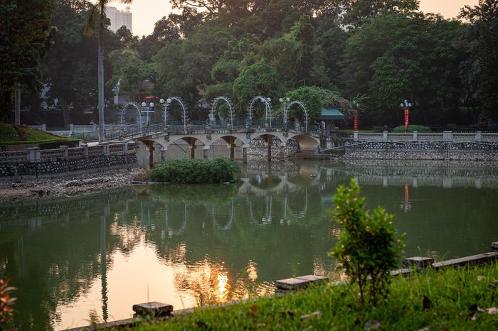 Khu đất nghiên cứu rộng khoảng 19 ha. Trong đó, khoảng 13,5 ha dành cho không gian mở gồm hồ Thủ Lệ, quảng trường, cây xanh và đường dạo, cho phép người dân tiếp cận tự do. Khoảng 5,4 ha còn lại được quy hoạch làm khu nuôi dưỡng, bảo tồn và trưng bày động vật có kiểm soát. Đáng chú ý, đồ án bổ sung thêm khu thủy sinh rộng khoảng 1.650 m2 dưới lòng hồ.