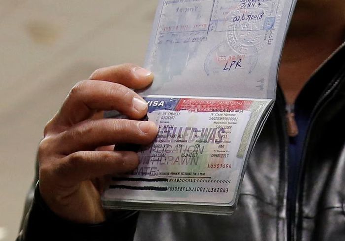 Hơn 300.000 thị thực Mỹ đã bị thu hồi kể từ khi Tổng thống Donald Trump bắt đầu nhiệm kỳ hai. Ảnh: Reuters.