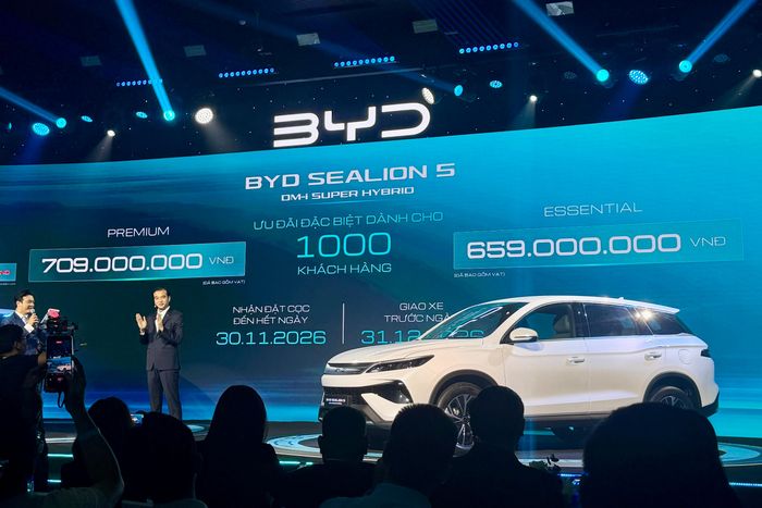  BYD Sealion 5 áp dụng giá ưu đãi từ 659 triệu đồng cho 1.000 khách đầu tiên. Ảnh: Đan Thanh. 