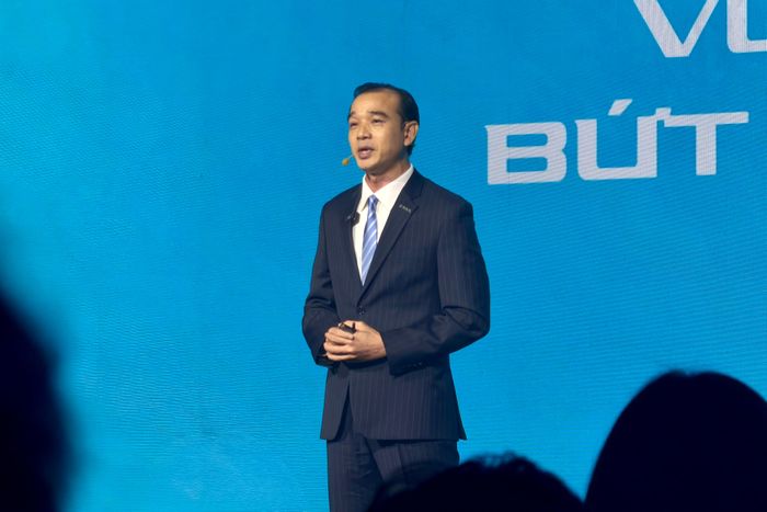  Theo ông Võ Minh Lực, chiếc Sealion 5 có thể di chuyển hơn 1.800 km/lần sạc ở bài kiểm tra thực tế tại Thái Lan. Ảnh: Đan Thanh. 