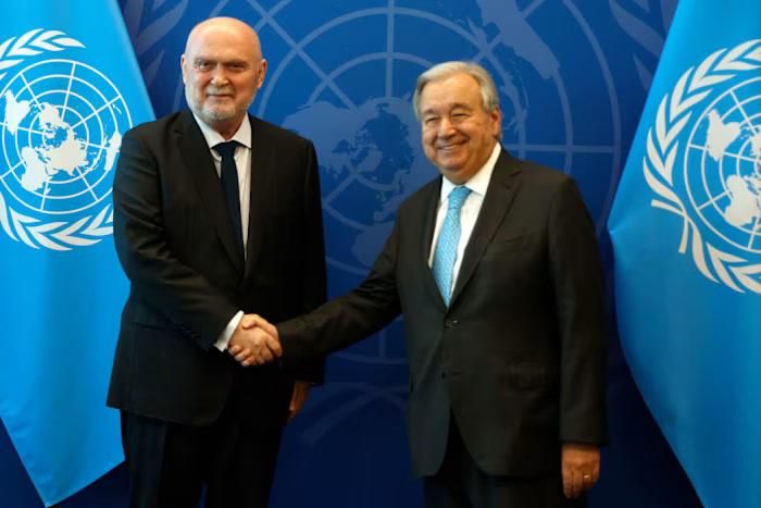 António Guterres (bên phải) và cựu ngoại trưởng Thổ Nhĩ Kỳ Feridun Sinirlioğlu, người cũng đang được nhắc đến trong cuộc đua kế nhiệm. Ảnh: Reuters. 