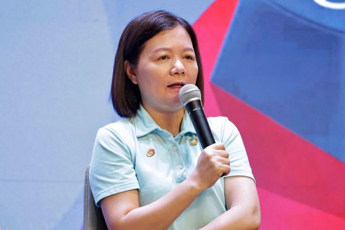 Bà Nguyễn Thuận Hải cho biết có nhiều hình thức xâm hại hại trên môi trường mạng. Ảnh: Tú Linh.