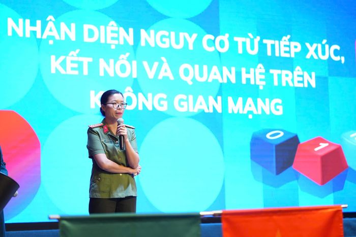 Chuyên gia, giáo viên, học sinh tham gia diễn đàn kết nối và tập huấn Cyber CARE Summit 2026. Ảnh: BTC.
