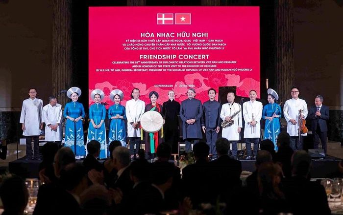 Trong không khí hữu nghị, ấm áp và tràn đầy cảm xúc, Chương trình hoà nhạc hữu nghị đặc biệt là một dấu mốc đầy ý nghĩa trong hành trình hơn nửa thế kỷ đồng hành, gắn bó của hai dân tộc