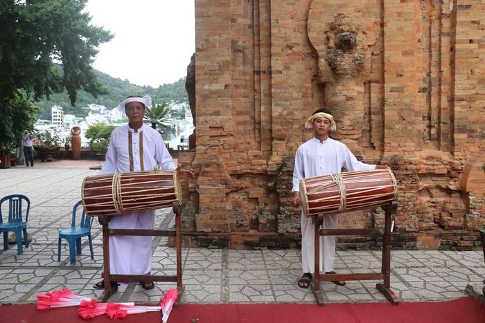 Trống ginang là nhạc cụ có âm thanh mạnh mẽ, giàu sức sống