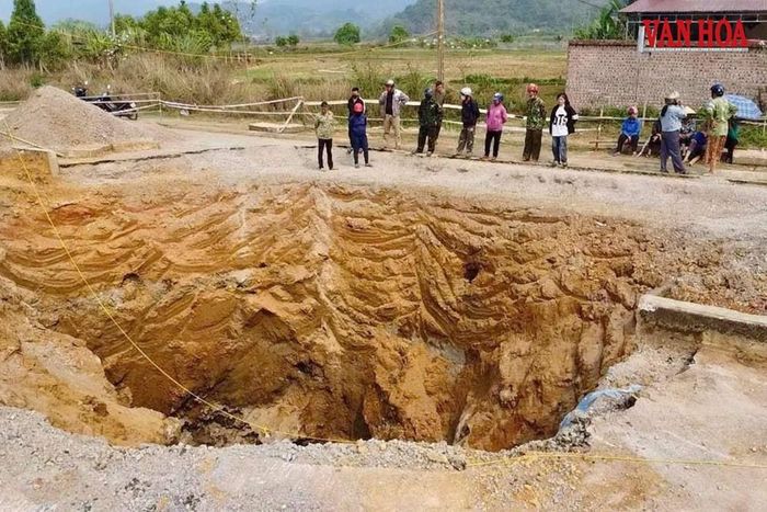 "Hố tử thần" nơi xảy ra vụ nam thanh niên đi xe máy lao xuống và mất tích, ghi nhận tại thời điểm tháng 5.2025