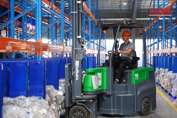 Hoạt động xuất nhập khẩu tiếp tục duy trì quy mô lớn với tổng giá trị hàng hóa ước đạt 52,06 tỉ USD trong 9 tháng