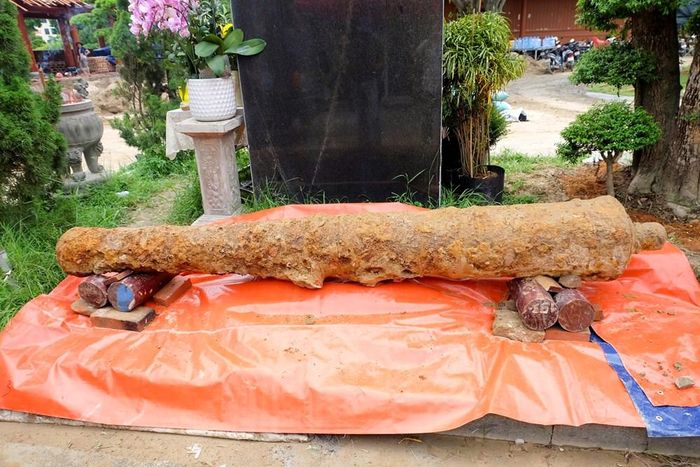 Khẩu súng dài 2,95m, được đúc bằng gang