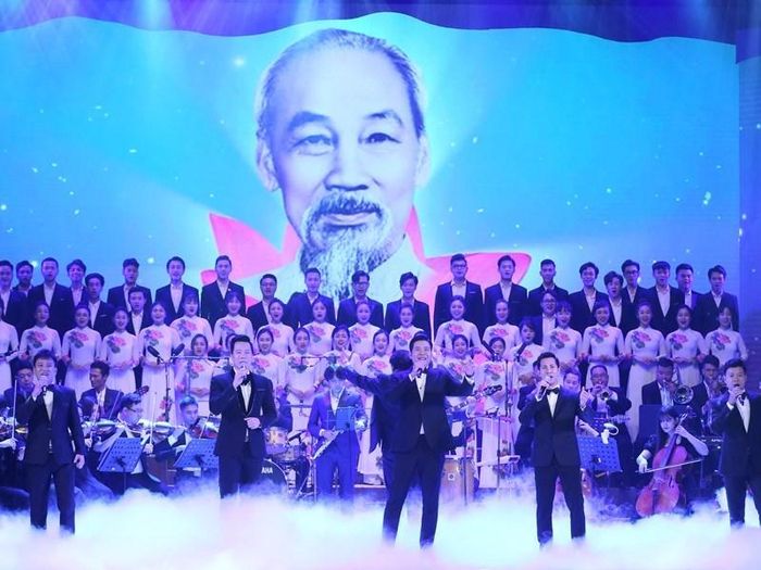 Chương trình nghệ thuật đặc biệt chào mừng Hội nghị Văn hóa toàn quốc 2021 tại Nhà hát lớn Hà Nội. Ảnh: Trần Huấn