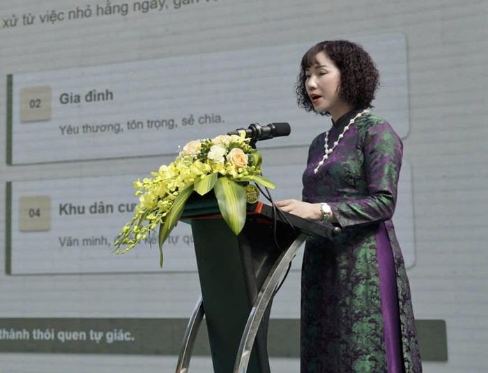 Phó Chủ tịch UBND xã Phú Xuyên Nguyễn Bích Phương chia sẻ tại Hội nghị