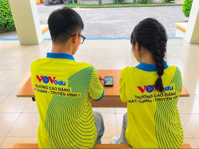 Các bạn sinh viên trường Cao đẳng Phát thanh – Truyền hình I tranh tài hiểu biết Bản Sắc