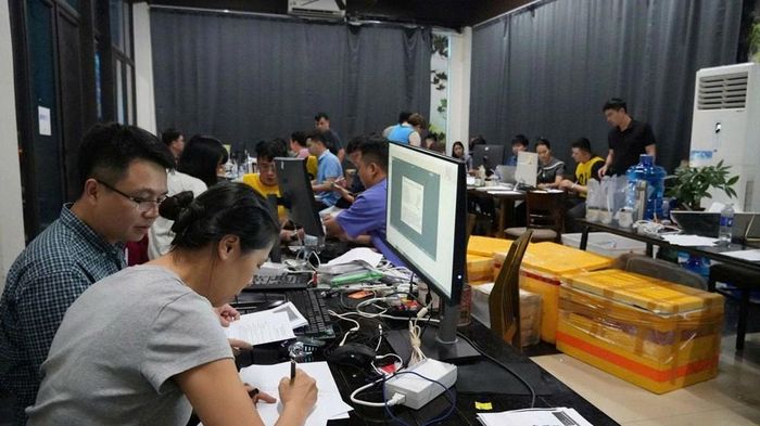 Máy móc, thiết bị điện tử được các đối tượng sử dụng để thực hiện hành vi lừa đảo trên không gian mạng. Ảnh: Công an Thanh Hóa