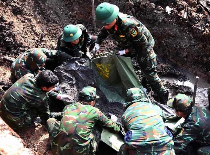 Lũy kế thực hiện nhiệm vụ tìm kiếm trong đợt 2 từ ngày 15.10 đến hết hôm nay, các lực lượng làm nhiệm vụ đã phát hiện, quy tập được 69 bộ hài cốt liệt sĩ đơn
