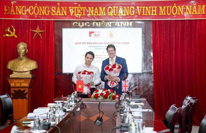 Ông Đặng Trần Cường, Cục trưởng Cục Điện ảnh và Giáo sư Rick Bennett, Phó Hiệu trưởng Trường Đại học Anh quốc Việt Nam
