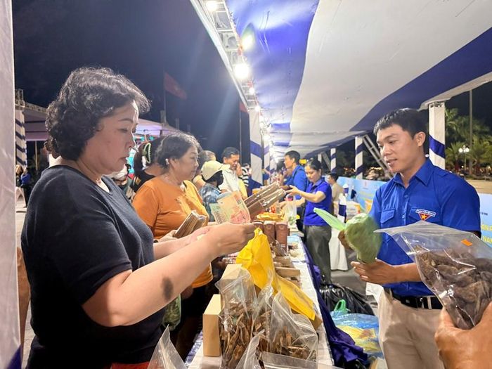 Hội chợ thu hút 50 gian hàng OCOP tiêu biểu của thanh niên tham gia trưng bày, giới thiệu sản phẩm