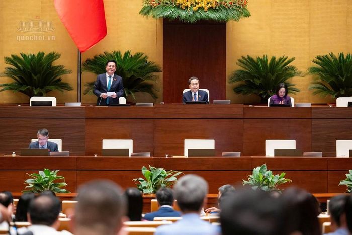 Phó Chủ tịch Quốc hội Nguyễn Hồng Diên điều hành Phiên họp tại Hội trường chiều 20/10. Ảnh: Quốc hội
