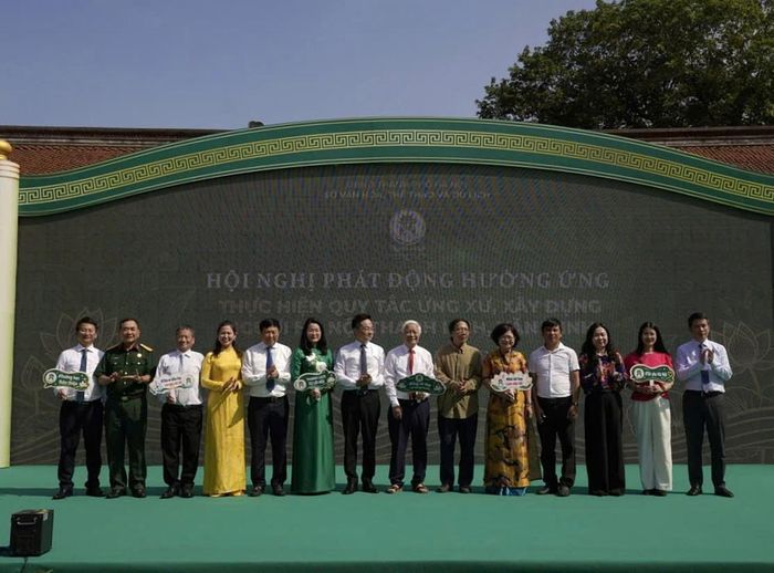 Các đại biểu hưởng ứng Lễ phát động