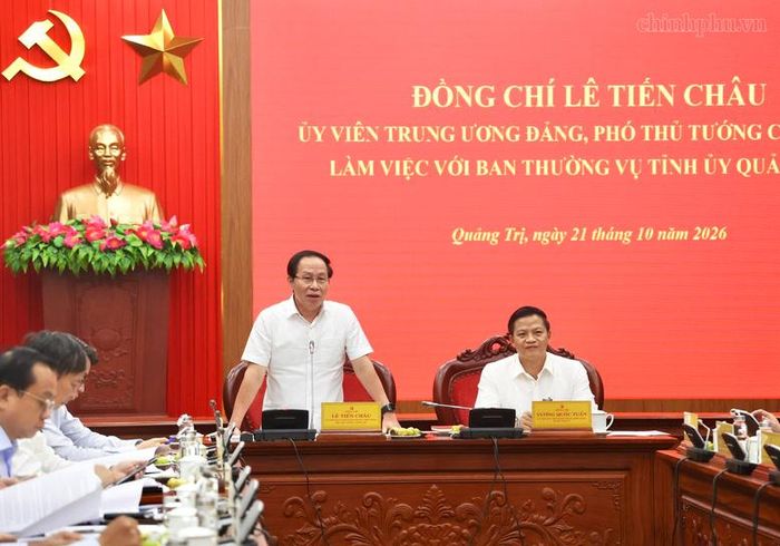 Phó Thủ tướng: Với sự vào cuộc của cả hệ thống chính trị, sự đồng hành của người dân và cộng đồng doanh nghiệp, tỉnh đã đạt nhiều kết quả tích cực - Ảnh: chinhphu.vn/Thu Sa