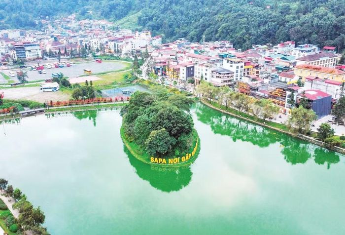 Khu du lịch quốc gia Sa Pa thơ mộng, hấp dẫn du khách. (Ảnh: TÂM THỜI-CÔNG HẢI)