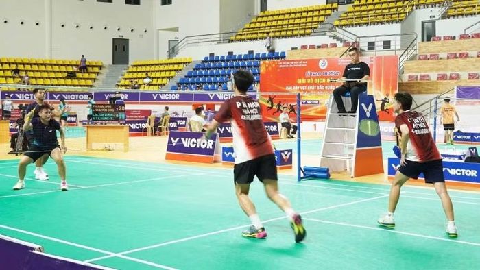 Màn tranh tài giữa đôi nam. (Ảnh: HG)