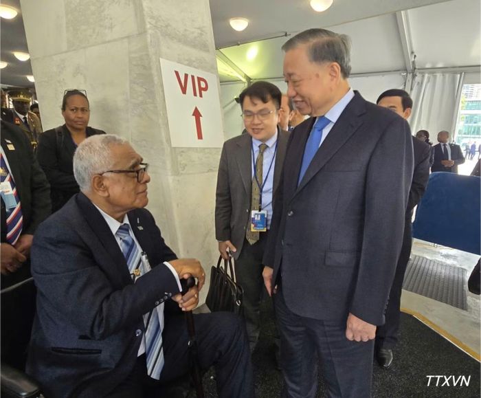  Tổng Bí thư, Chủ tịch nước Tô Lâm gặp Tổng thống Fiji Ratu Naiqama Lalabalavu. ﻿(Ảnh: TTXVN) 