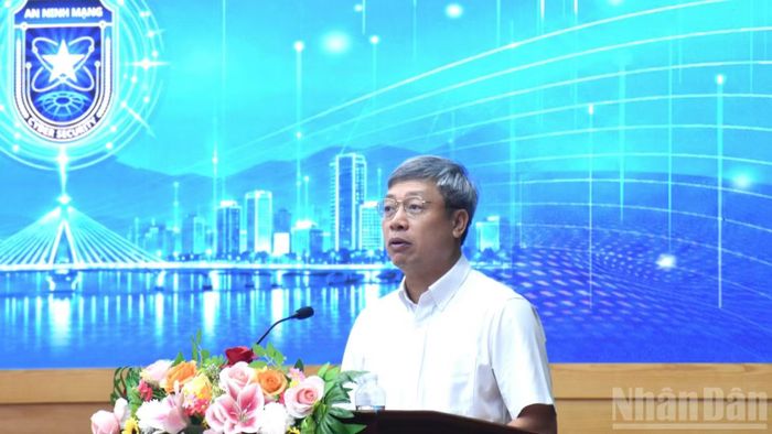 Ông Hồ Quang Bửu, Phó Chủ tịch Ủy ban nhân dân thành phố Đà Nẵng phát biểu tại hội nghị. (Ảnh: ANH ĐÀO)