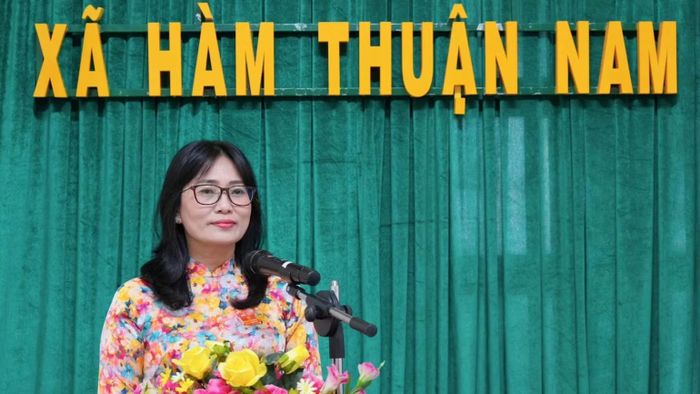 Bí thư Đảng ủy xã Hàm Thuận Nam Nguyễn Minh Hoàng phát biểu. (Ảnh: HOÀNG VÂN)