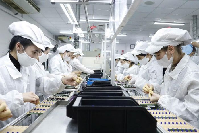 Với doanh nghiệp nhỏ và vừa, cách tiếp cận phù hợp là lựa chọn những khâu có ảnh hưởng trực tiếp đến chất lượng, chi phí và tiến độ giao hàng để triển khai trước. (Ảnh: PHẠM TRUNG)