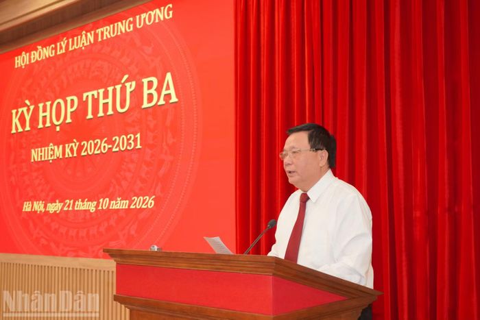 Đồng chí Nguyễn Xuân Thắng phát biểu khai mạc kỳ họp. (Ảnh: HẢI ĐĂNG)