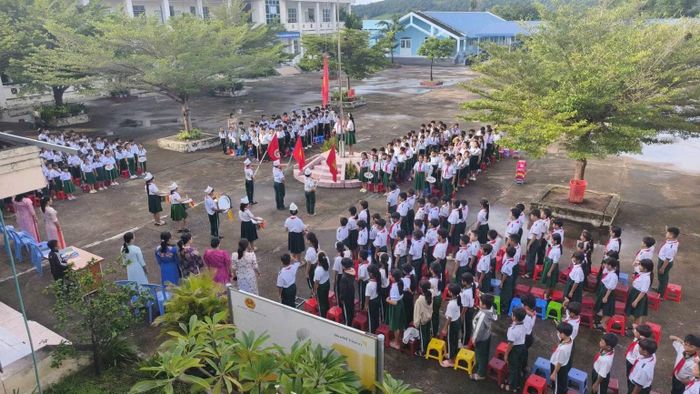 Các em học sinh đồng bào dân tộc thiểu số được hỗ trợ nhiều chính sách. (Ảnh: THANH HUỆ)