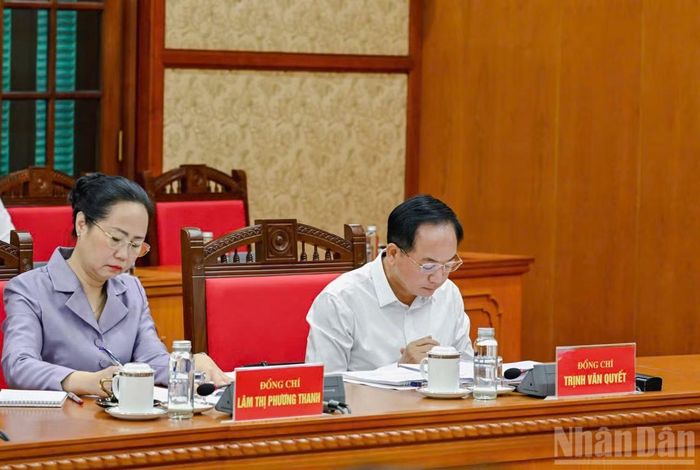 Các đồng chí thành viên Ban Chỉ đạo dự phiên họp Ban Chỉ đạo lần thứ nhất. (Ảnh: DUY LINH)