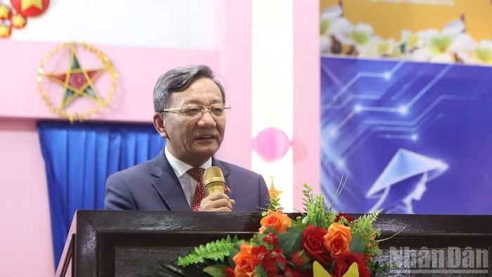 Đại sứ Việt Nam tại Lào Nguyễn Minh Tâm phát biểu tại chương trình. (Ảnh: TRỊNH DŨNG)