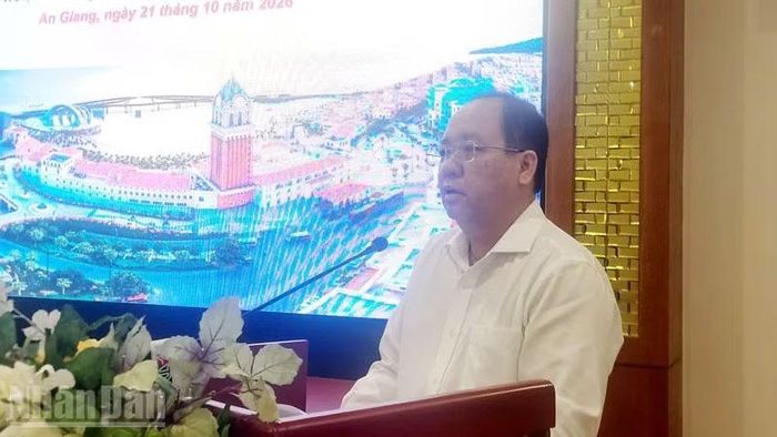 Phó Chủ tịch Thường trực Ủy ban nhân dân tỉnh An Giang Nguyễn Thanh Phong phát biểu. (Ảnh: QUỐC TRINH)