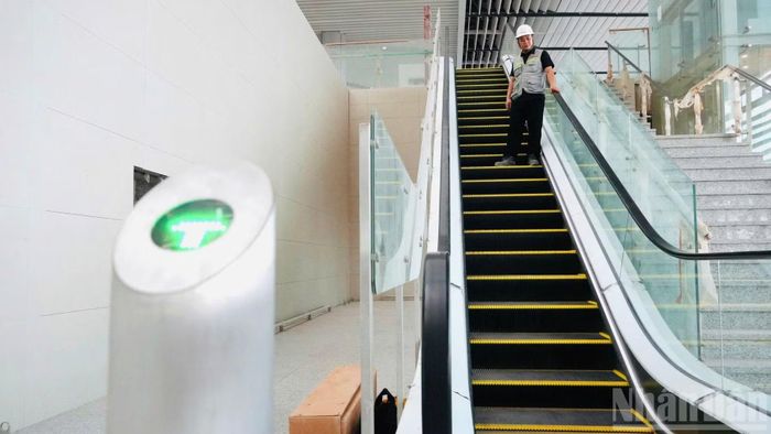 Công tác kiểm tra, chạy thử từng thiết bị và thử nghiệm liên động giữa các hệ thống cũng đang được thực hiện nhằm đánh giá khả năng vận hành đồng bộ trước khi phục vụ hành khách.