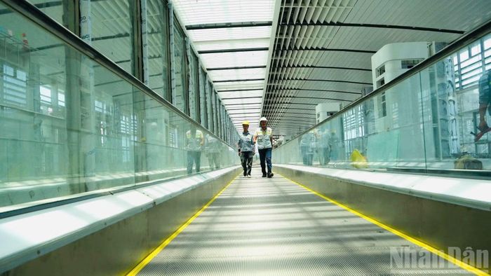 Hệ thống mái kính nhà ga thiết kế lấy ánh sáng rộng 10.000m2.