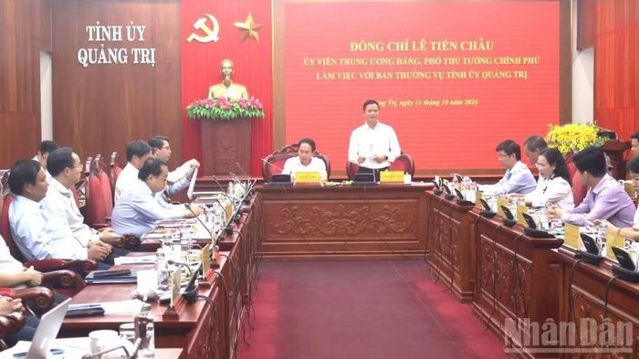 Bí thư Tỉnh ủy Quảng Trị Vương Quốc Tuấn phát biểu tại buổi làm việc. (Ảnh: HG)