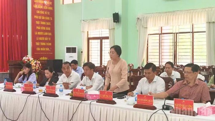 Nhiều địa phương kiến nghị sở, ngành thành phố tháo gỡ khó khăn. (Ảnh: VĂN ÚT)