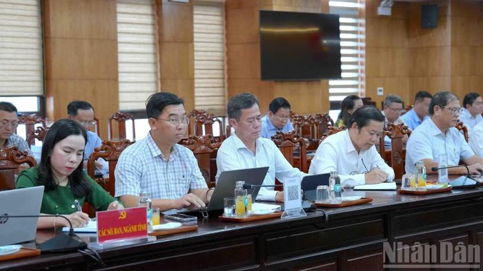 Thời gian tới, Cà Mau chuyển trọng tâm từ “xây dựng, quản lý hệ thống” sang “làm sạch, chuẩn hóa và nâng cao chất lượng dữ liệu thực chất” theo nguyên tắc “đúng-đủ-sạch-sống-thống nhất-dùng chung”. (Ảnh: HỮU TÙNG)