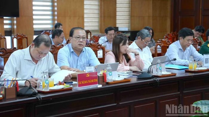 Đại biểu là lãnh đạo cấp sở, ngành và tương đương tại Cà Mau tham dự hội nghị. (Ảnh: HỮU TÙNG)