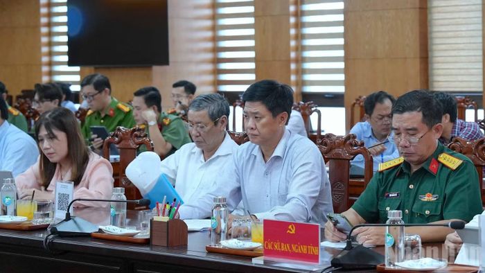  Đến nay, CSDL đảng viên tại Cà Mau đã chuẩn hóa hơn 80.500 hồ sơ; Sổ tay đảng viên điện tử ghi nhận hơn 61.300 người sử dụng. (Ảnh: HỮU TÙNG) 