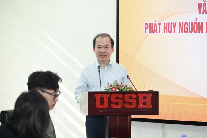 Phó Giáo sư, Tiến sĩ Bùi Hoài Sơn, Phó trưởng Ban Tuyên giáo Trung ương, phát biểu. (Ảnh: Ban tổ chức cung cấp).