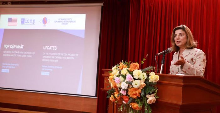 Bà Kathryne Bomberger, Tổng Giám đốc ICMP phát biểu tại cuộc họp. (Ảnh: Mai Lan)
