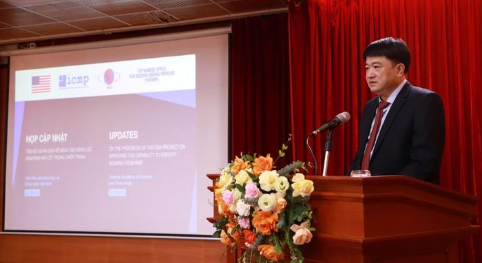 Giáo sư, Tiến sĩ Chu Hoàng Hà, Phó Chủ tịch Viện Hàn lâm phát biểu ý kiến tại cuộc họp. (Ảnh: Mai Lan)