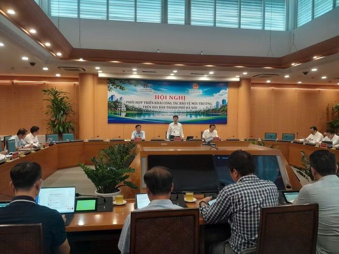 Phó Chủ tịch Ủy ban nhân dân thành phố Hà Nội Bùi Duy Cường chủ trì Hội nghị phát biểu ý kiến.
